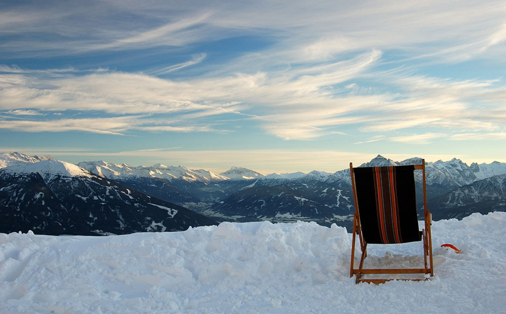 Skiurlaub mit Flugzeug Guide + Vergleich mit Bahn & Co.